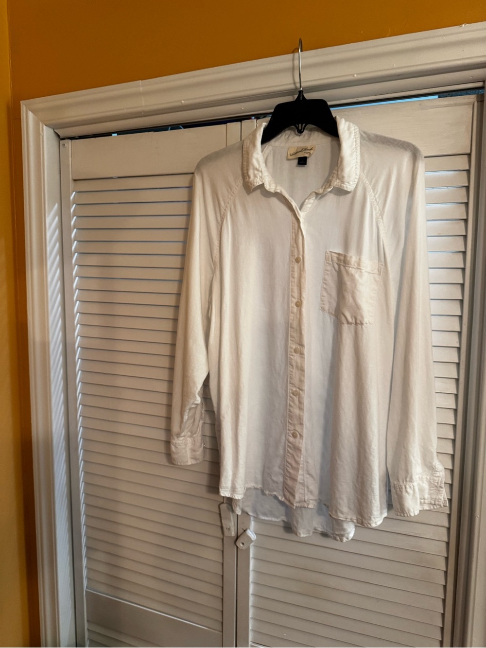 Universal Thread women’s  White Casual Button-Down Shirt